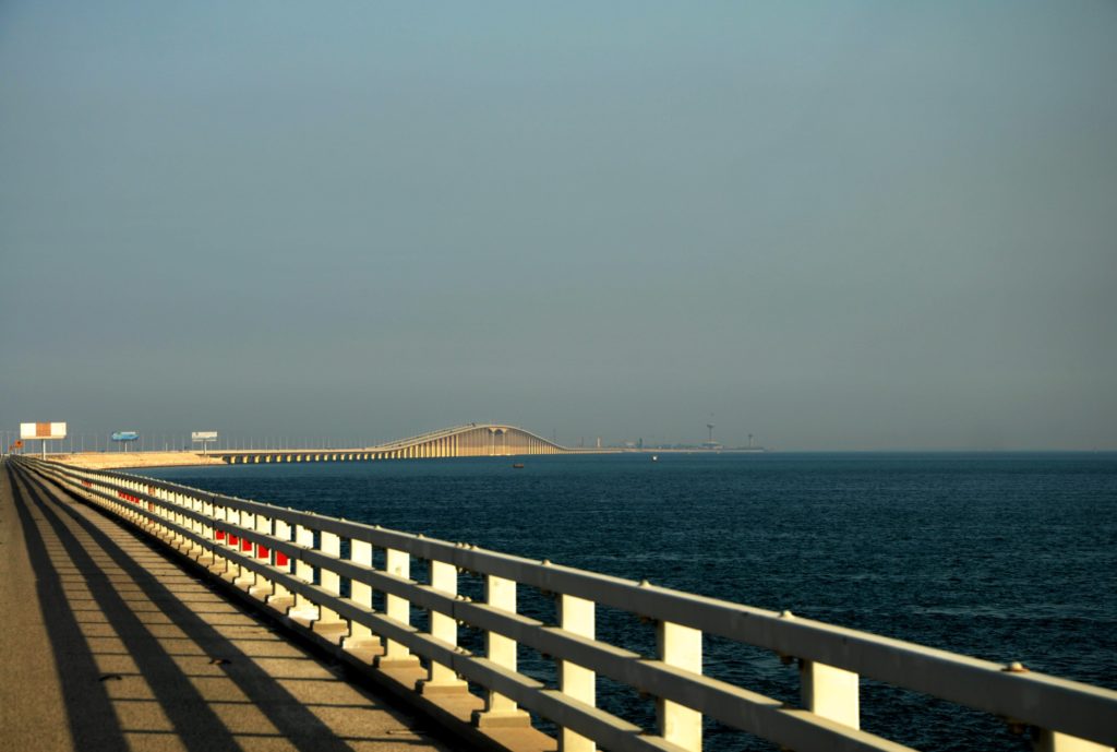 رسوم عبور جسر البحرين