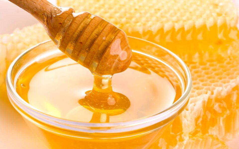8 علامات لتميز عسل السدر الأصلي أهل السعودية