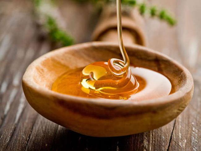 ثلاث طرق لتمييز العسل الأصلي عن المقلّد